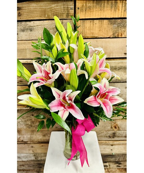 ENCHANTING STARGAZER LILIES