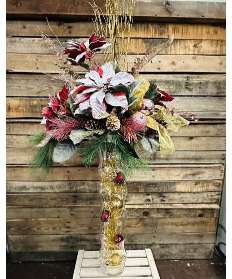 blush toned floral arrangement in tall and dramatic style