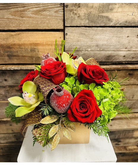 HOLIDAY GOLDEN CUBE ARRANGEMENT