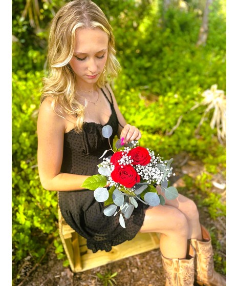 FRESH RED ROSE HAND HELD BOUQUET