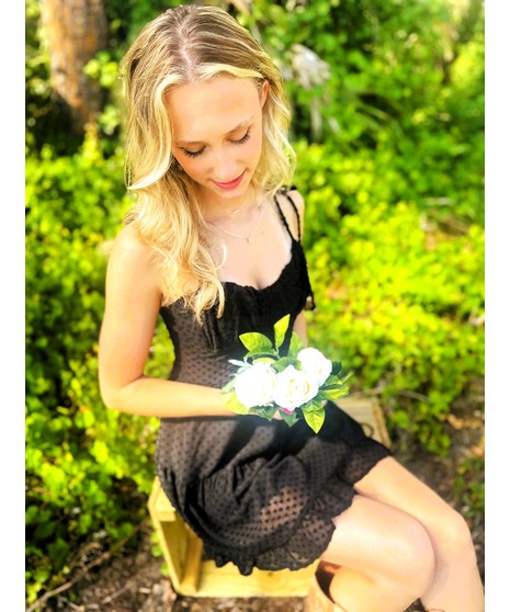 PRESERVED WHITE ROSE HAND HELD BOUQUET