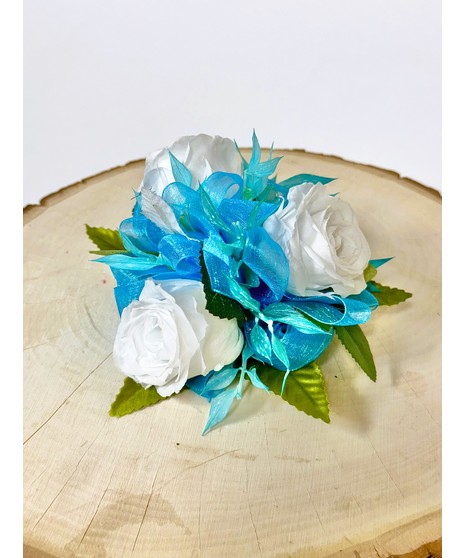 white spray rose in corsage