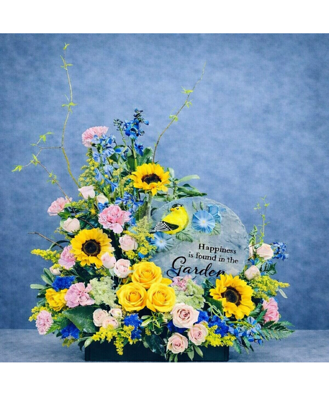 HAPPINESS IN THE GARDEN ARRANGEMENT